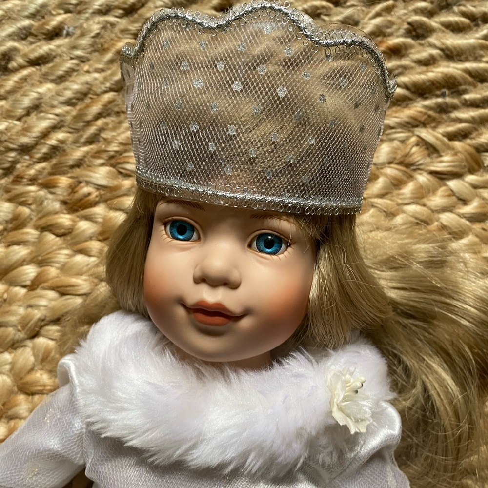 Magic Attic Club Snow Queen Outfit. *Doll NOT included. - Picture 3 of 5